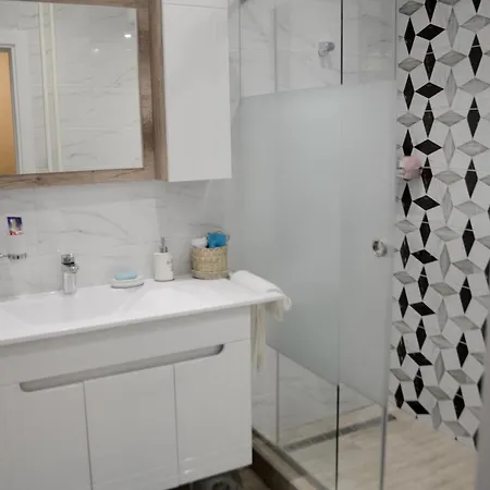 Classy And Cozy Near Tasmajdan Park And Flower Piazza Apartment *